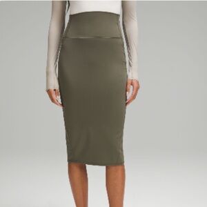 Lululemon Nulu slim-fit high rise skirt, NWT